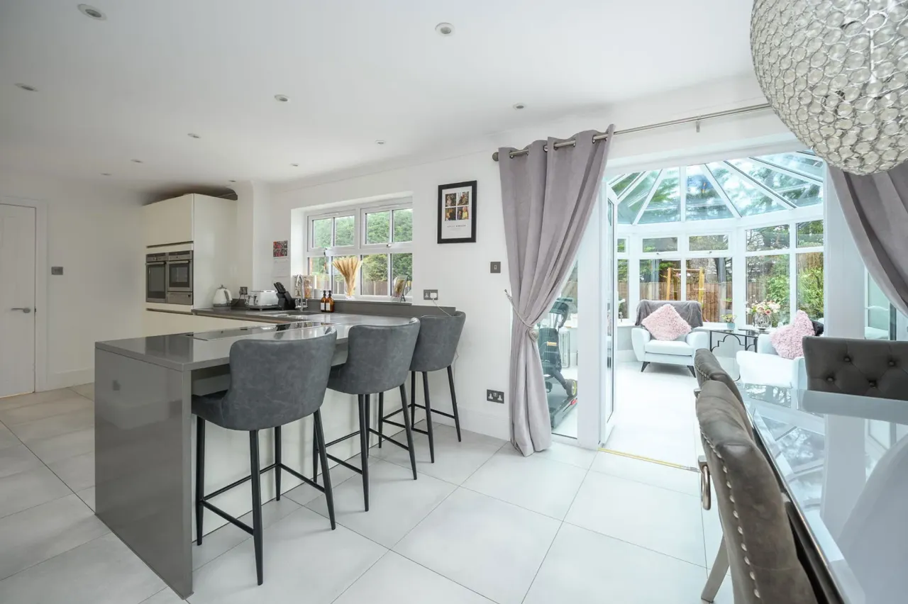 Thorpeside Close, Staines-upon-thames..., photo 11