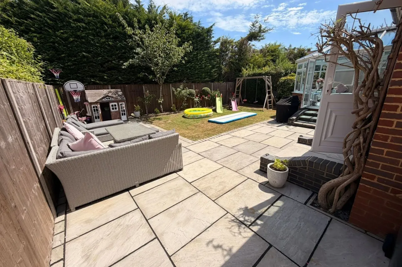 Thorpeside Close, Staines-upon-thames..., photo 5