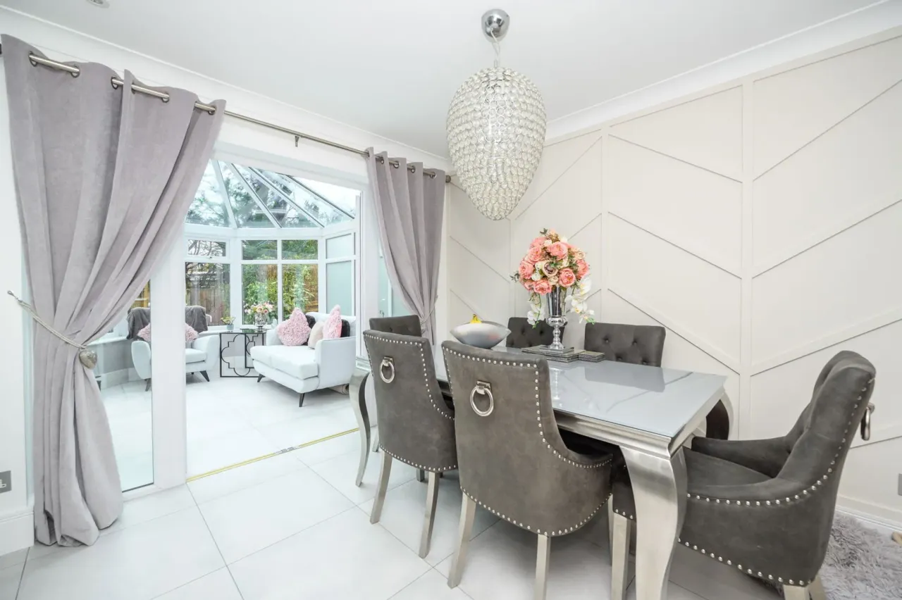 Thorpeside Close, Staines-upon-thames..., photo 12