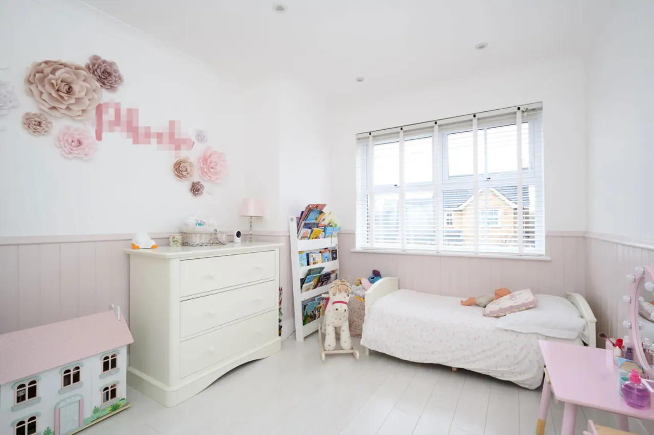 Thorpeside Close, Staines-upon-thames..., photo 20