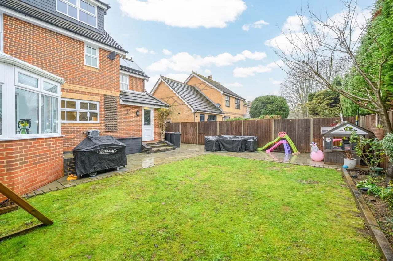 Thorpeside Close, Staines-upon-thames..., photo 25