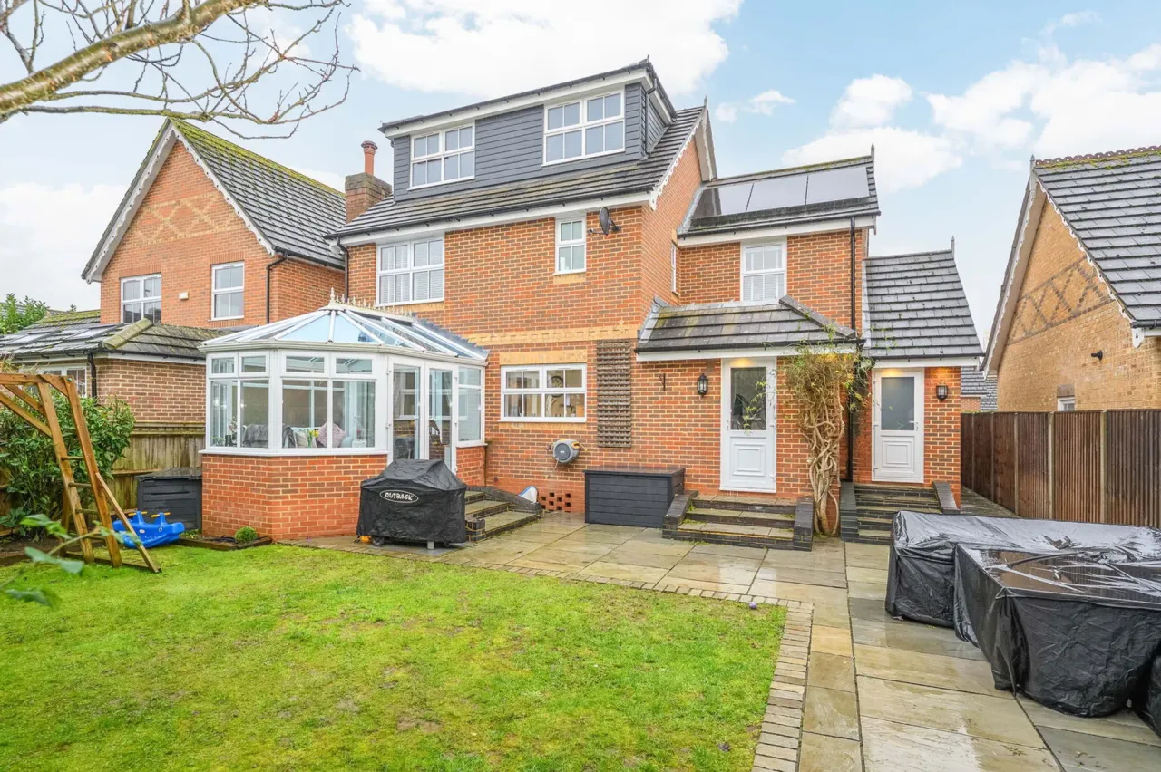 Thorpeside Close, Staines-upon-thames..., photo 26