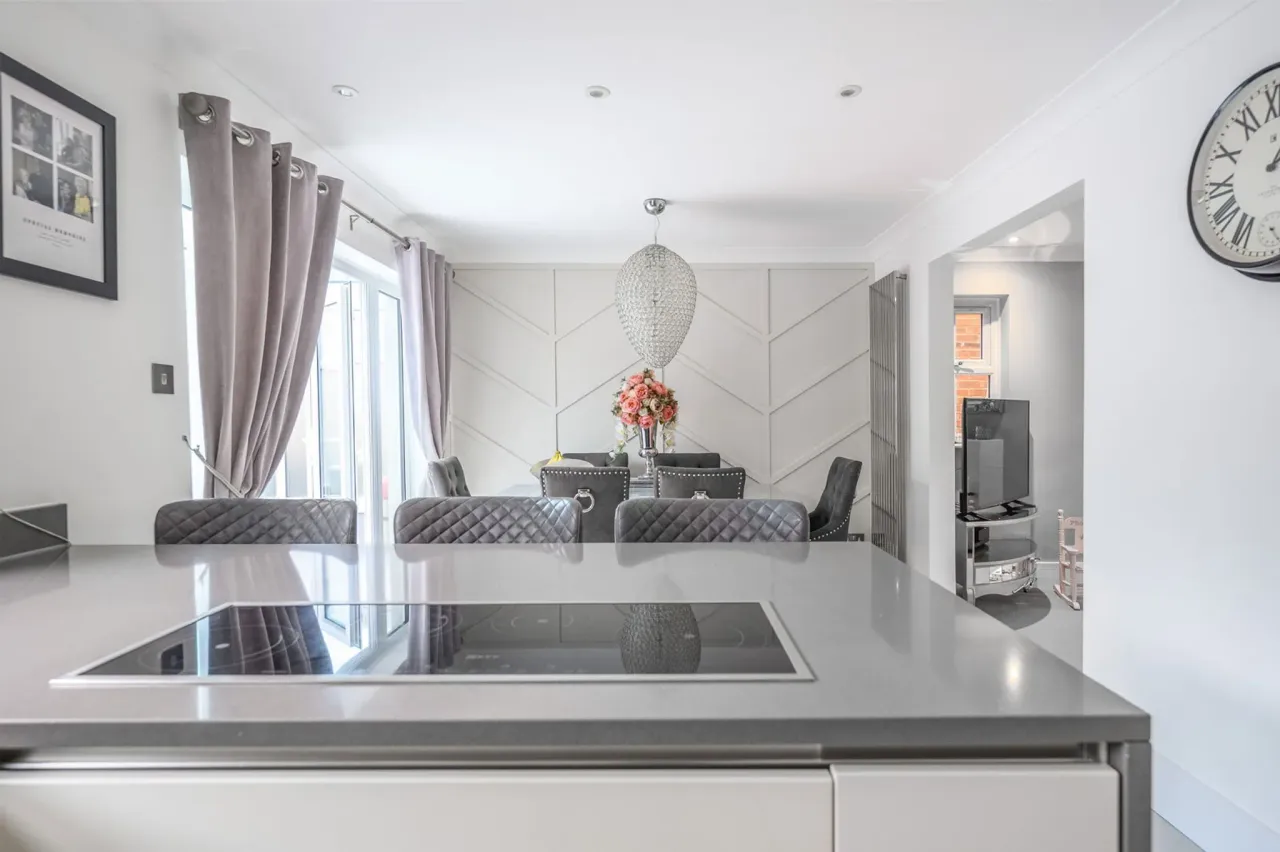 Thorpeside Close, Staines-upon-thames..., photo 10