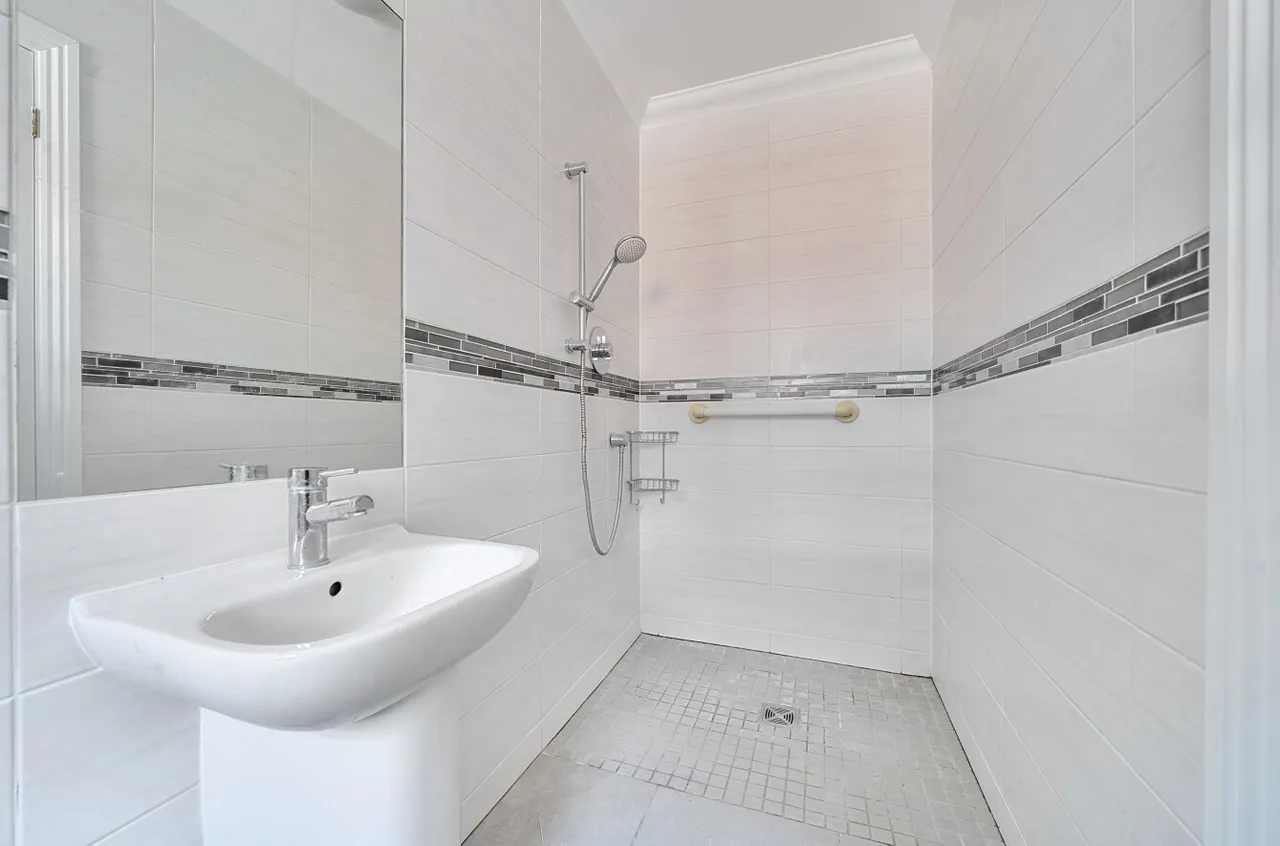 Holly Hill Lane, Sarisbury Green, SO31, photo 10