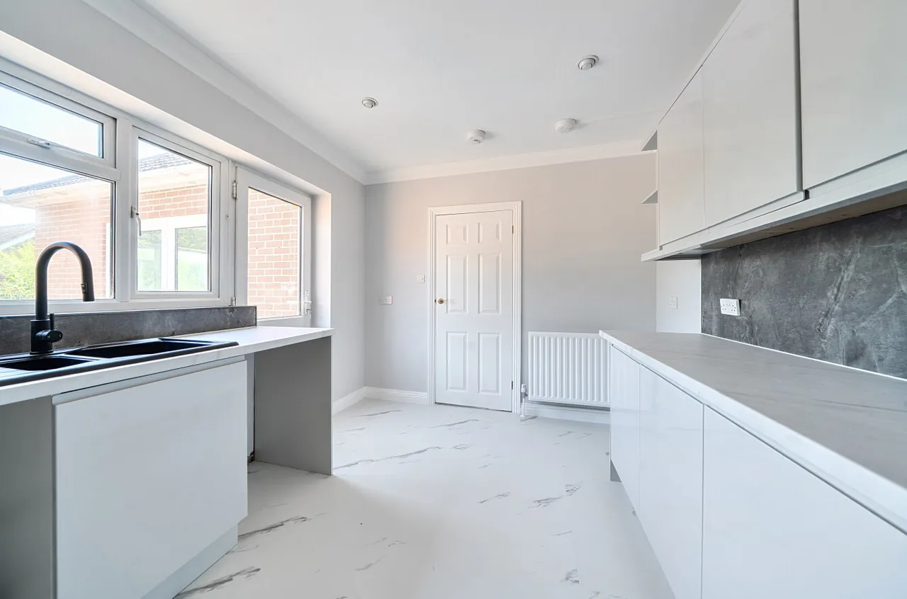 Holly Hill Lane, Sarisbury Green, SO31, photo 9
