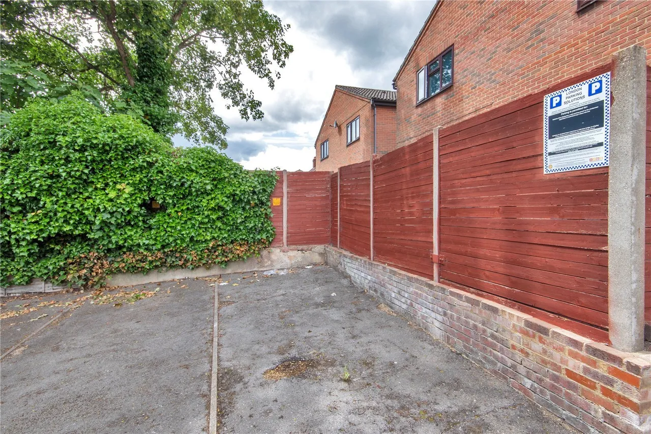 Montfort Road, Rochester, Kent, ME2, photo 12