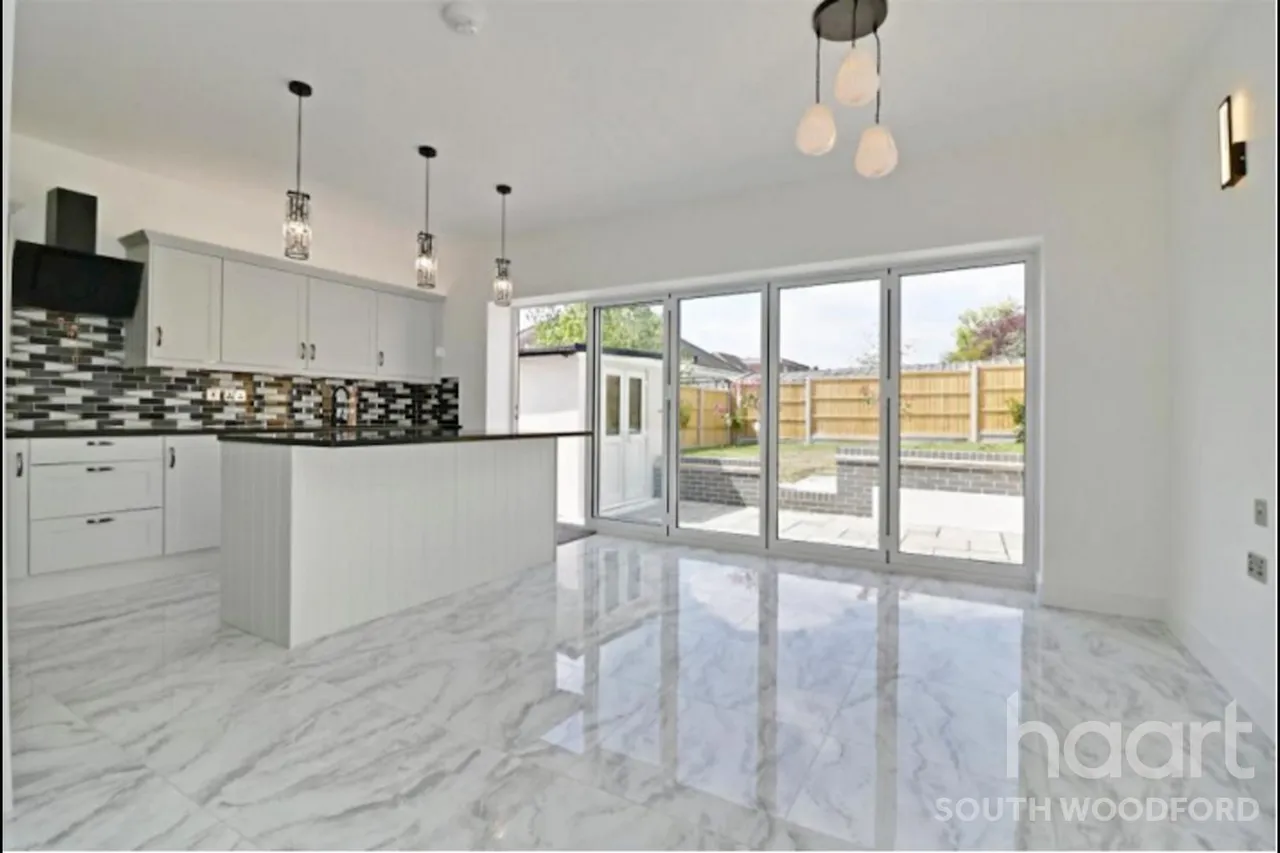 Hillington Gardens, IG8, photo 2