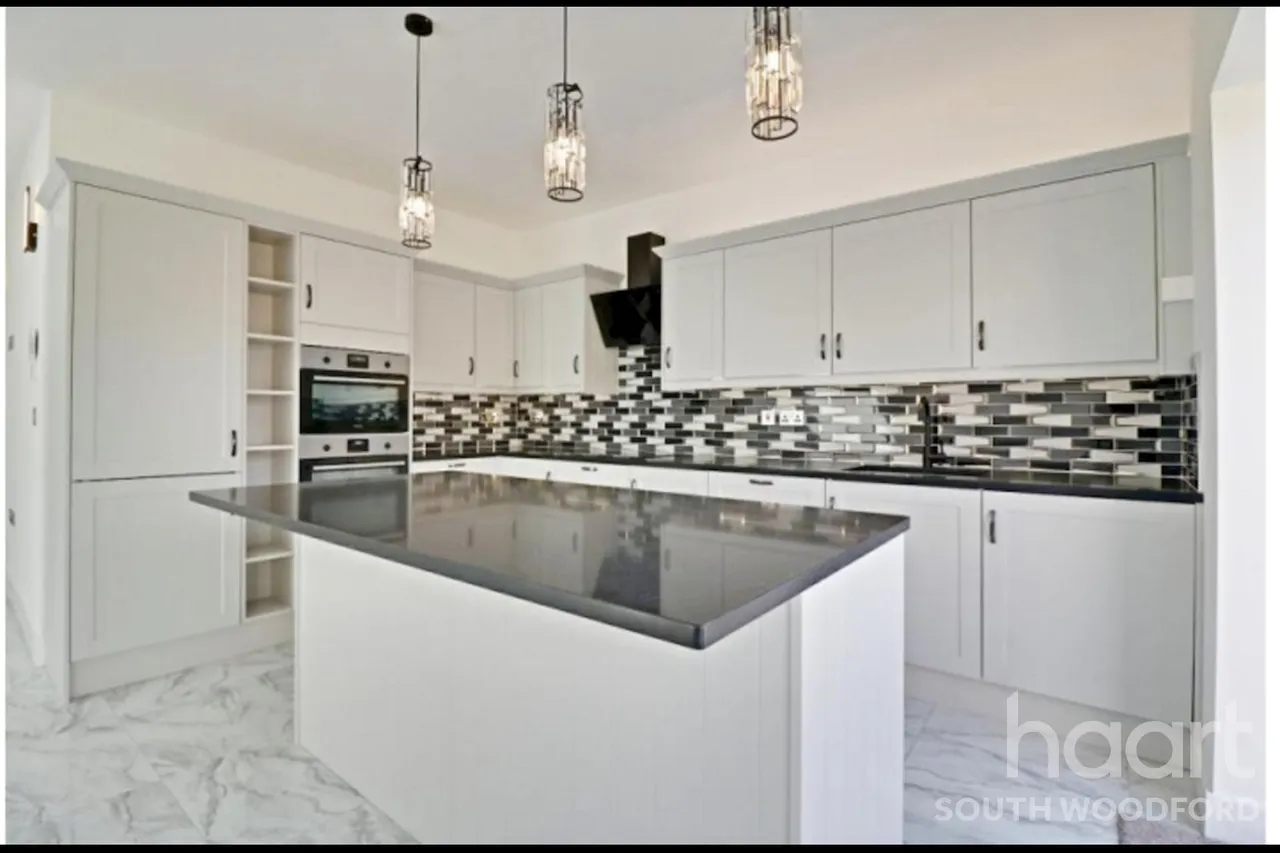 Hillington Gardens, IG8, photo 21