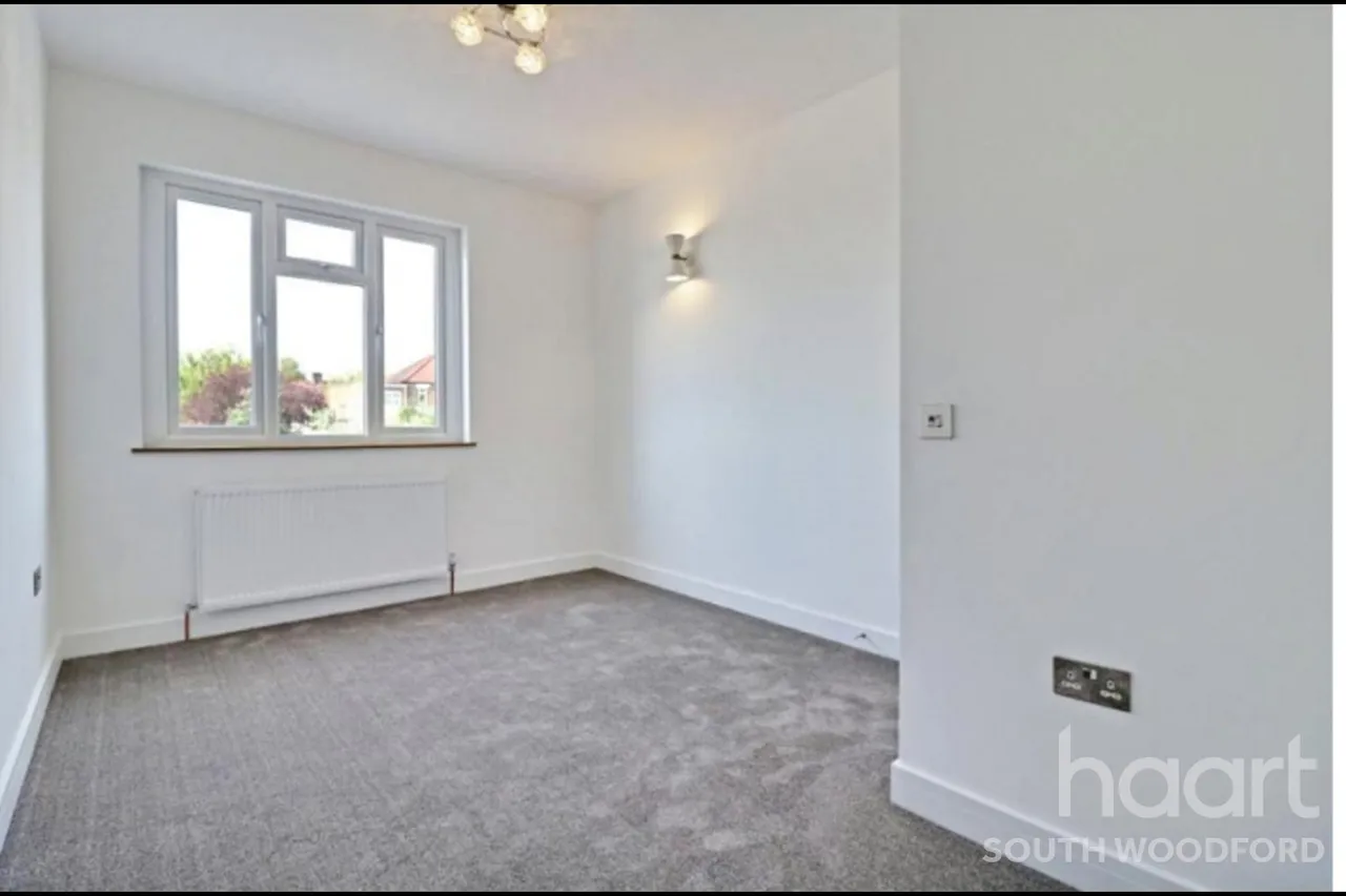 Hillington Gardens, IG8, photo 18