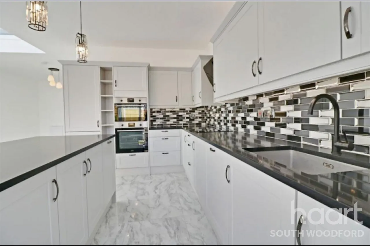 Hillington Gardens, IG8, photo 6