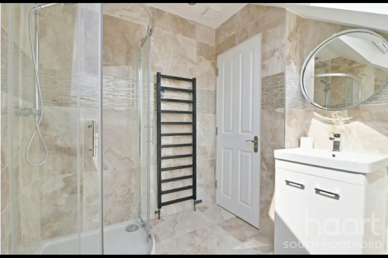 Hillington Gardens, IG8, photo 16