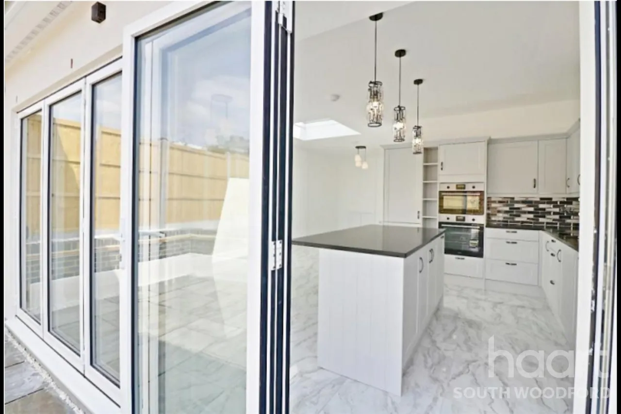 Hillington Gardens, IG8, photo 5