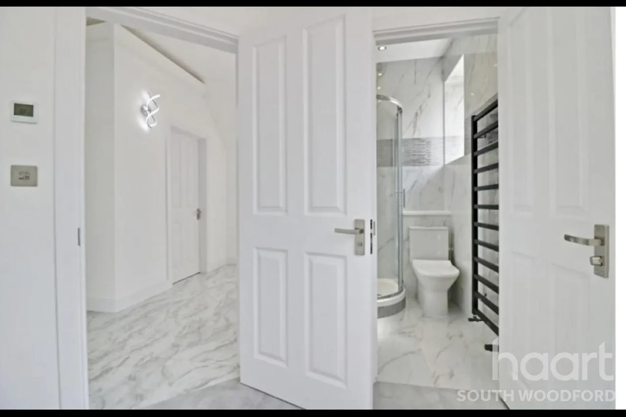 Hillington Gardens, IG8, photo 14