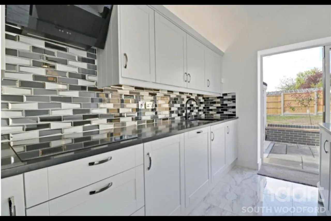Hillington Gardens, IG8, photo 20