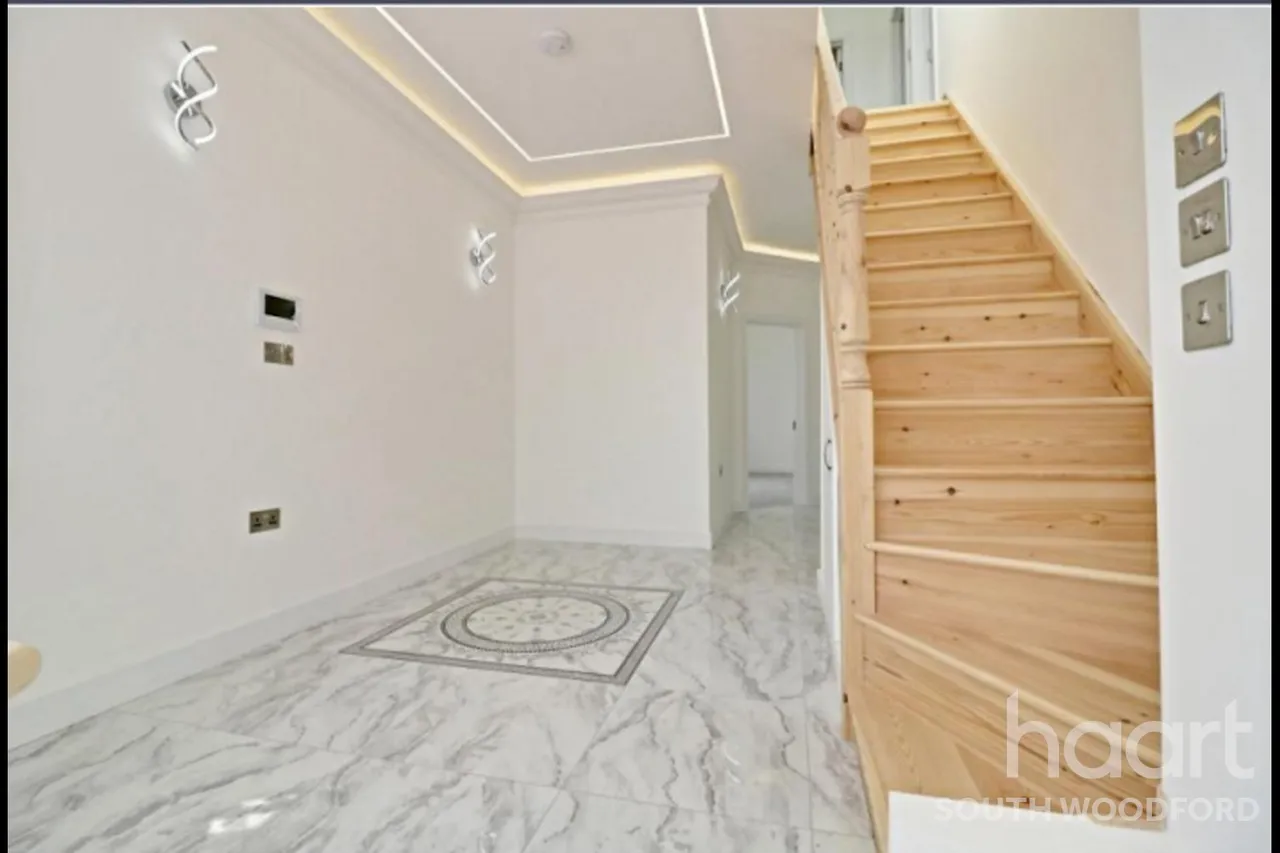 Hillington Gardens, IG8, photo 15