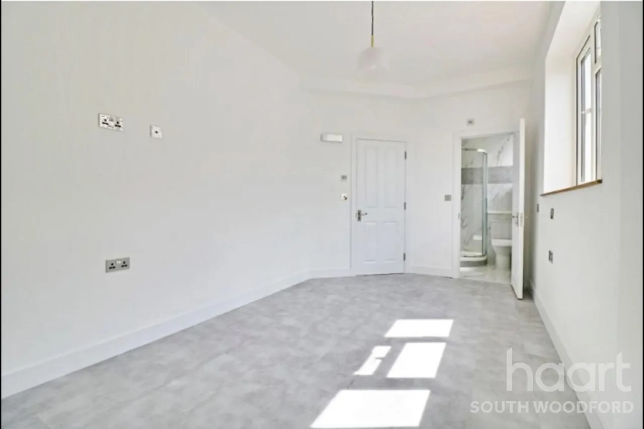 Hillington Gardens, IG8, photo 12