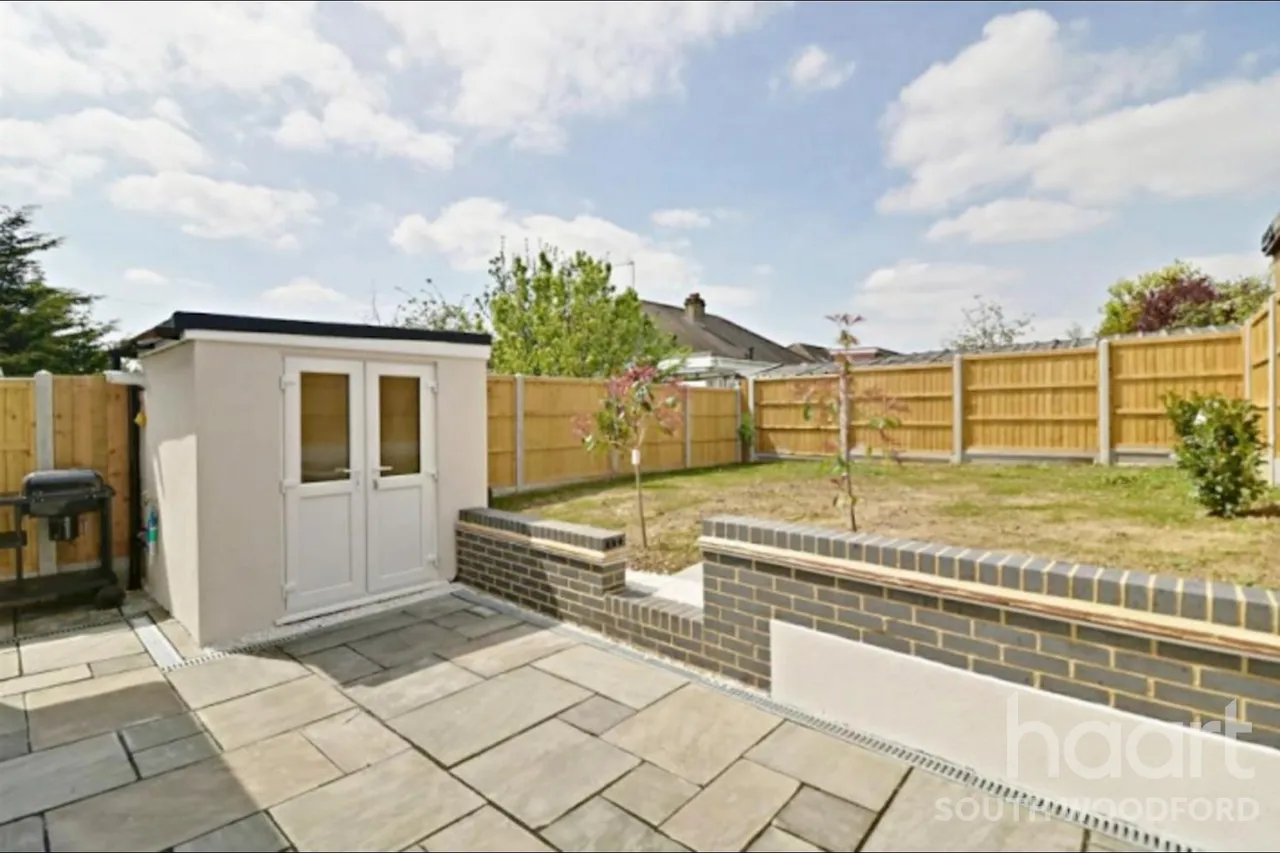 Hillington Gardens, IG8, photo 3