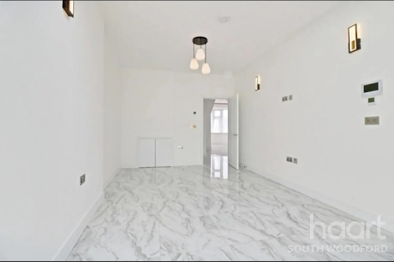 Hillington Gardens, IG8, photo 7