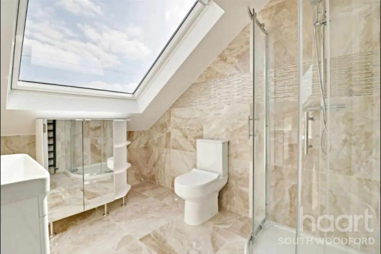 Hillington Gardens, IG8, photo 8