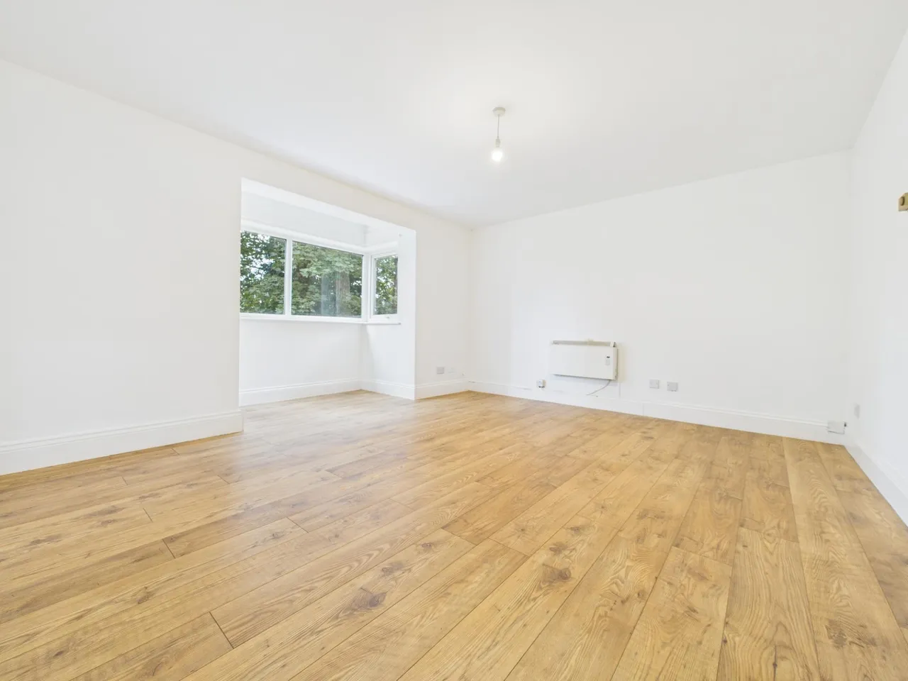 Frescade Crescent, Kings Furlong, Basingstoke, RG21, photo 2