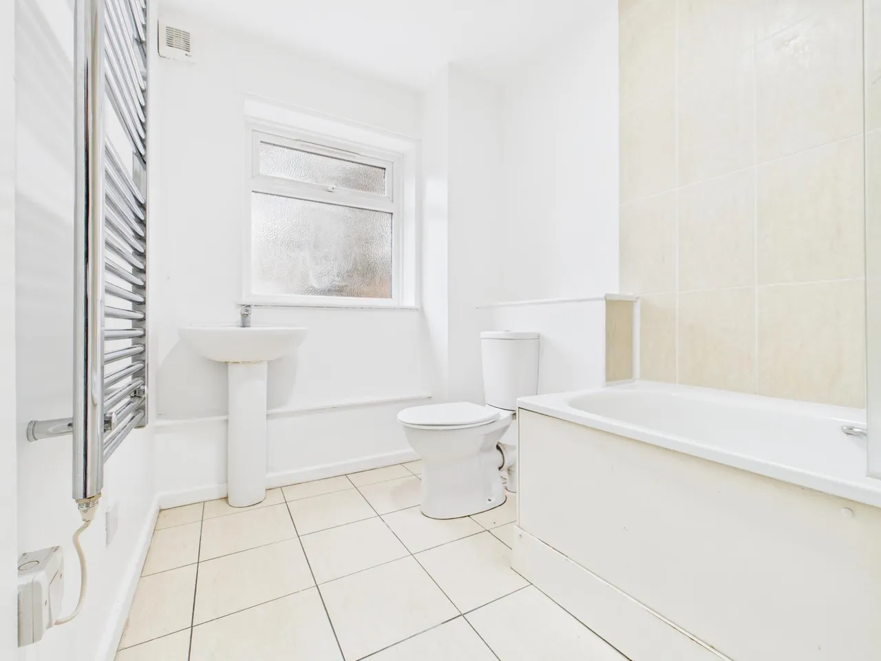 Frescade Crescent, Kings Furlong, Basingstoke, RG21, photo 3