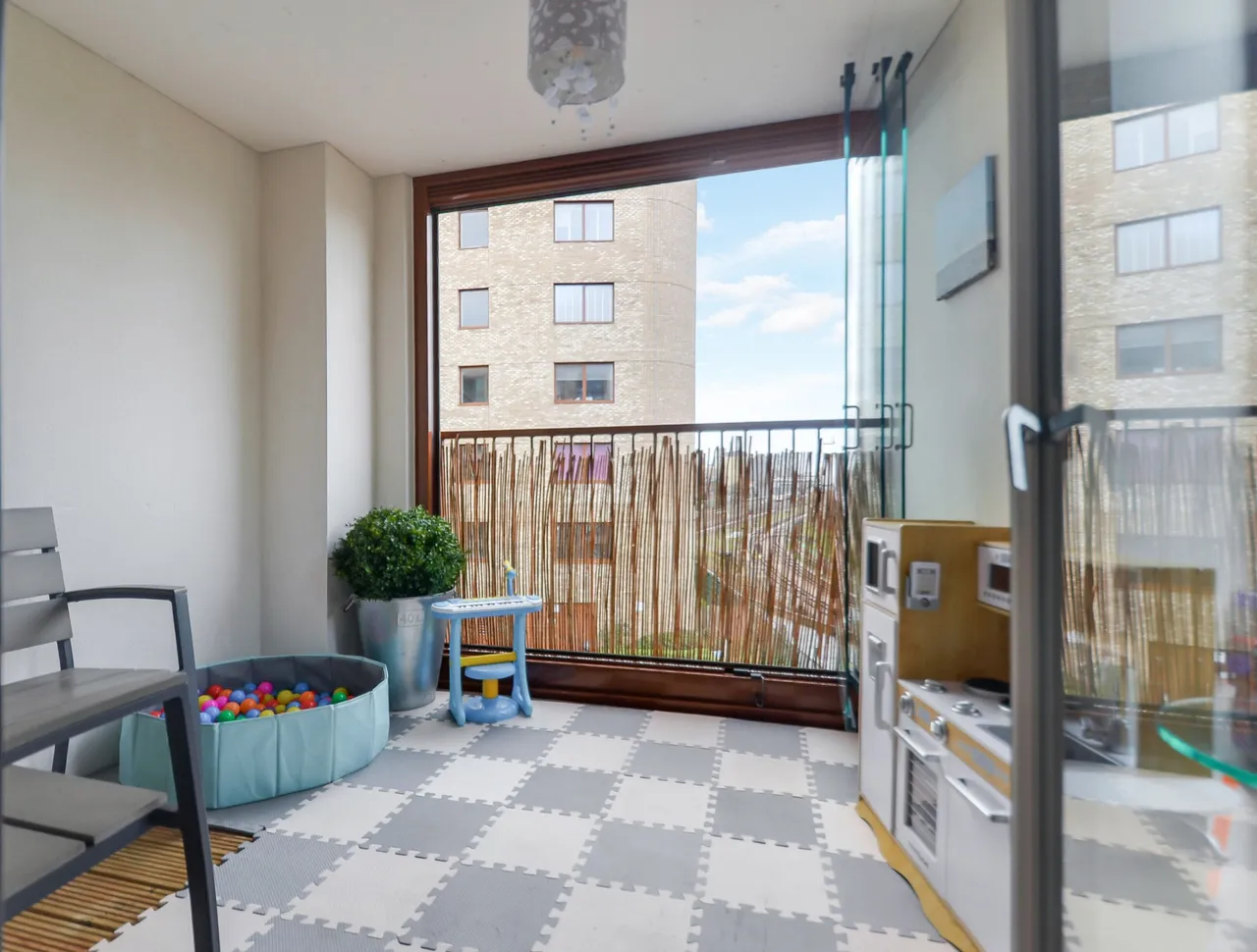 11 Beatty Court, Kenneth Way, LONDON, photo 4