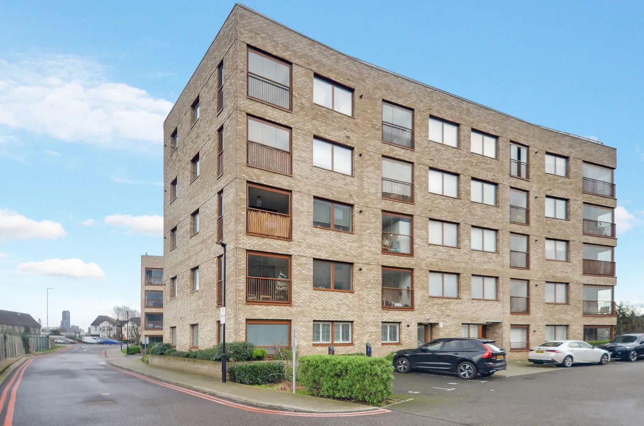 2 bed flat for sale — 11 Beatty Court, Kenneth Way, LONDON