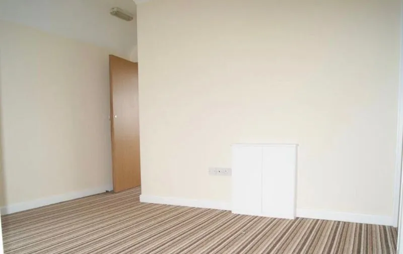 Wallisdown Road, Bournemouth BH11 8PP, photo 4