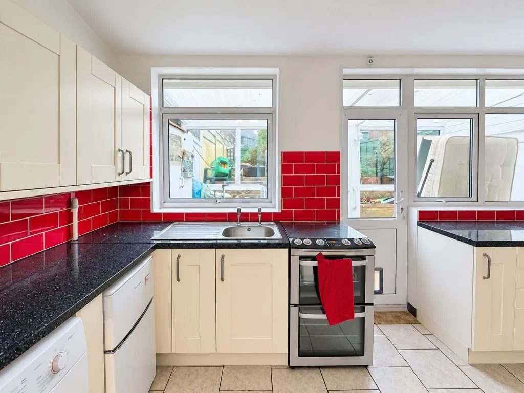 Clifton Road, Hastings, photo 10