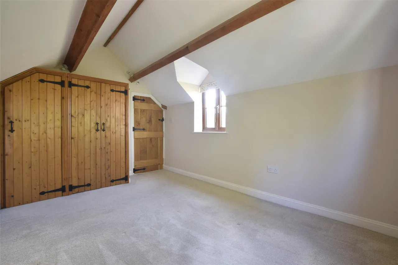 Ham Lane, Gloucestershire, Charlton Kings, GL52 6NJ, photo 2