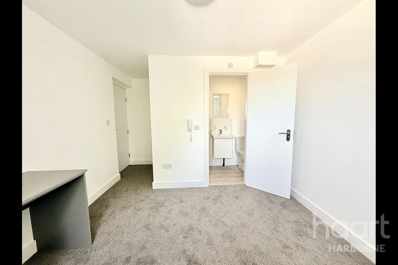 Causeway Green Road, B68, photo 4