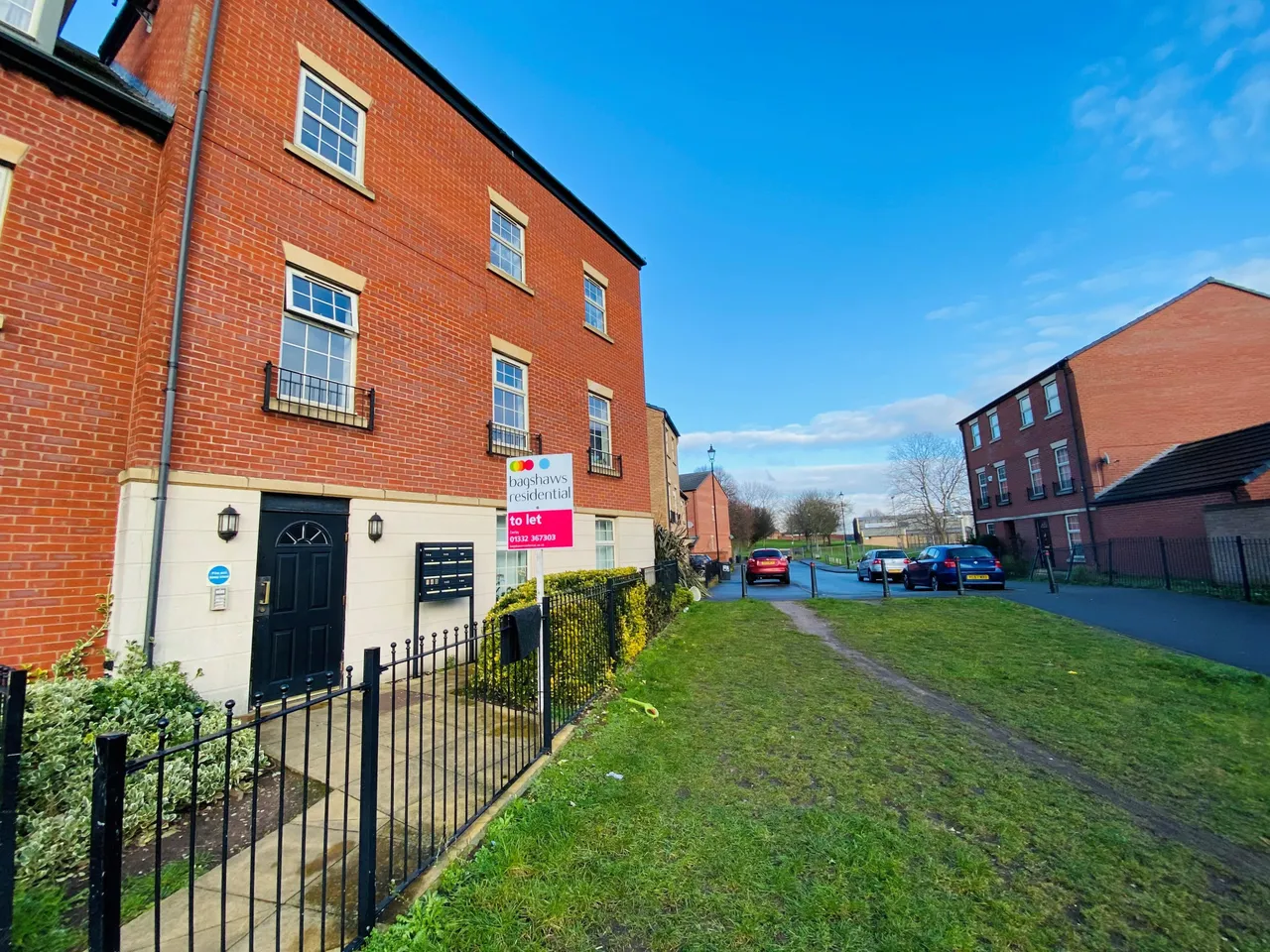 2 bed flat to rent — Shaftesbury Crescent, DERBY