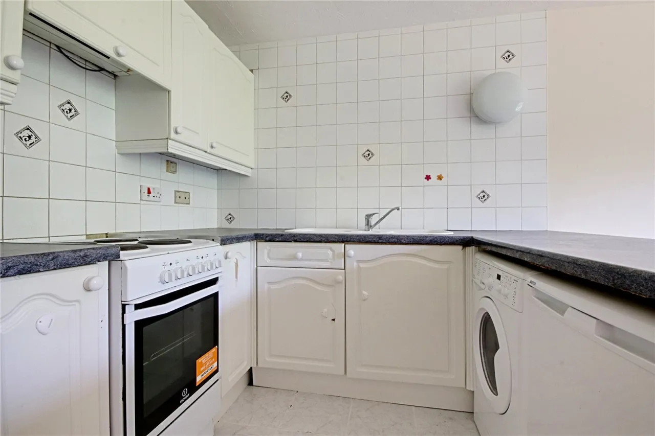 Maltby Drive, Enfield, photo 6
