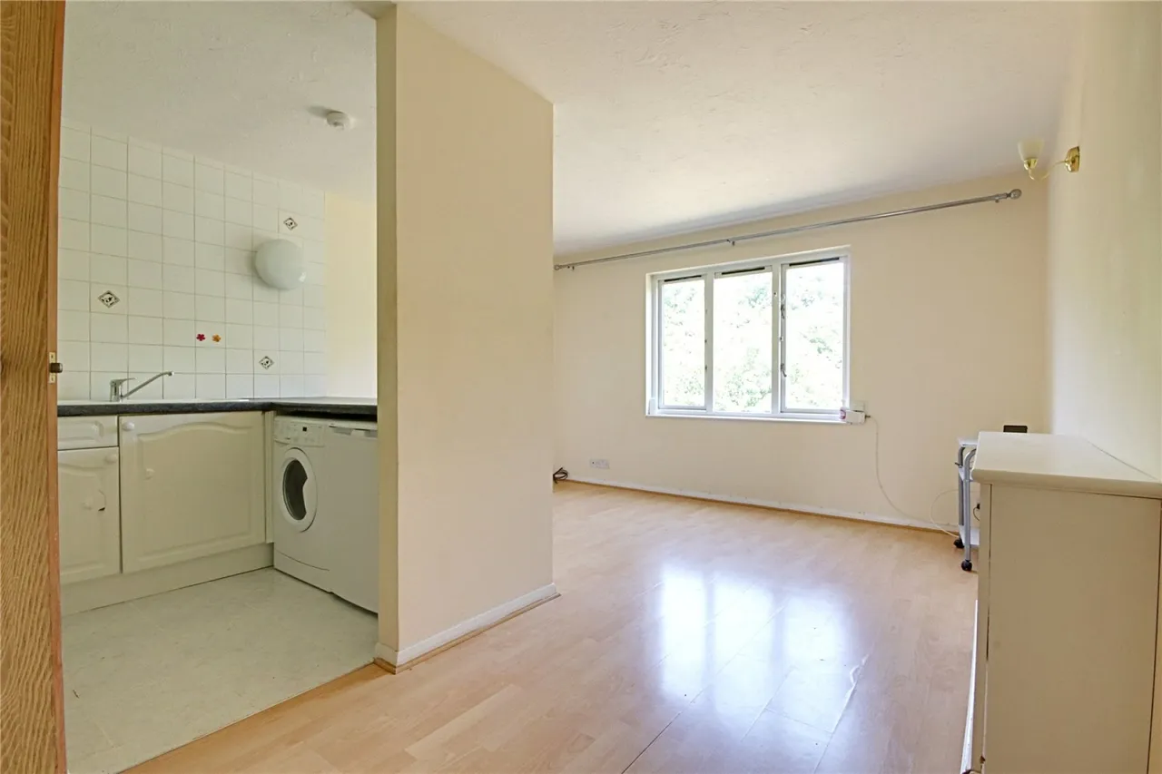 Maltby Drive, Enfield, photo 3