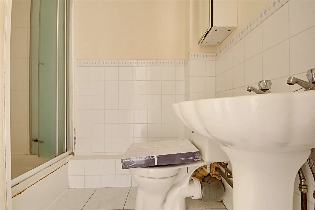 Maltby Drive, Enfield, photo 7