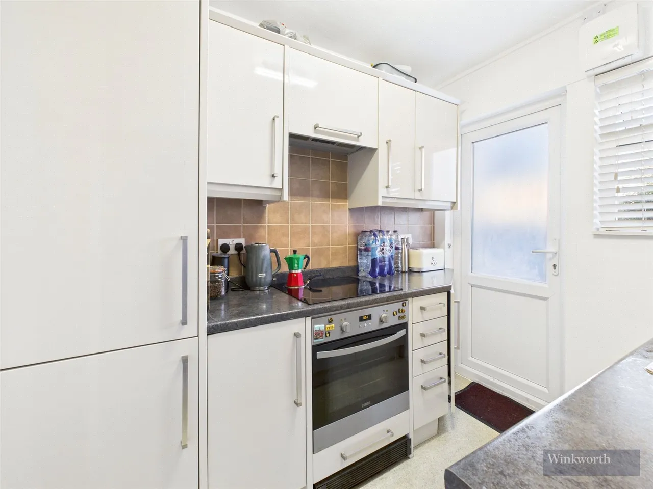 2 bed flat to rent — Pandora Court, South Bank, Surbiton, KT6