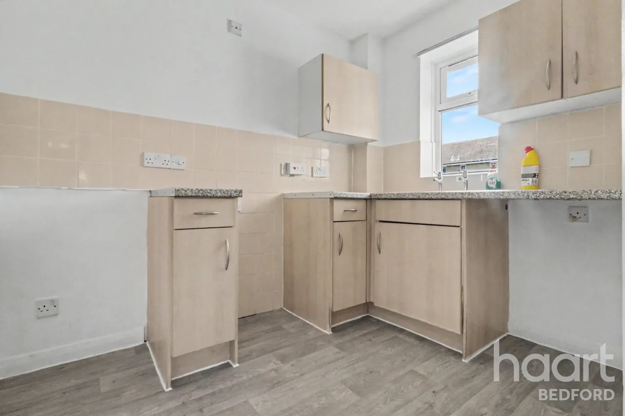 Honeysuckle Way, Bedford, MK41, photo 5