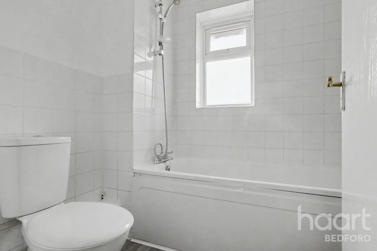 Honeysuckle Way, Bedford, MK41, photo 6