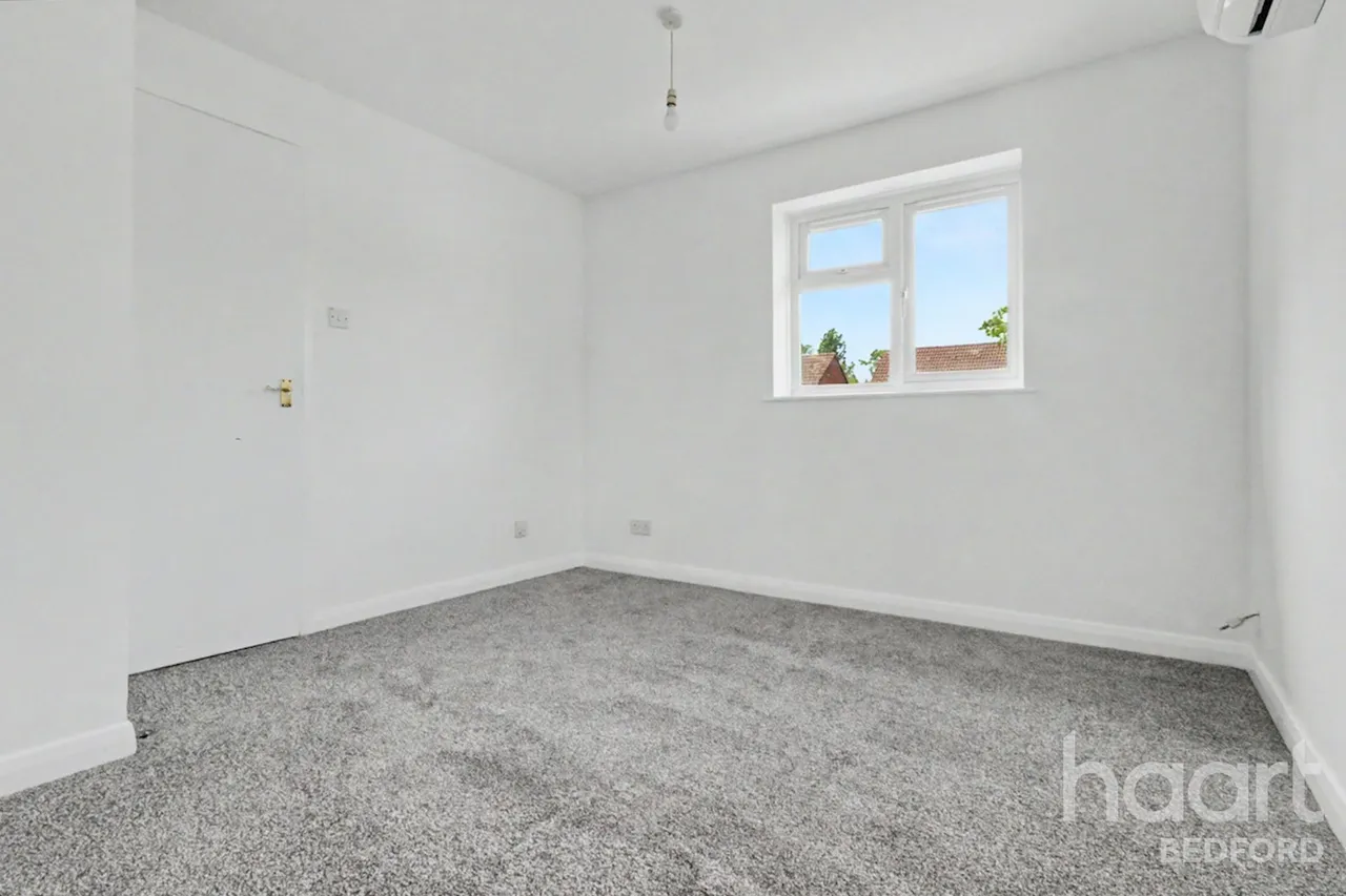 Honeysuckle Way, Bedford, MK41, photo 8