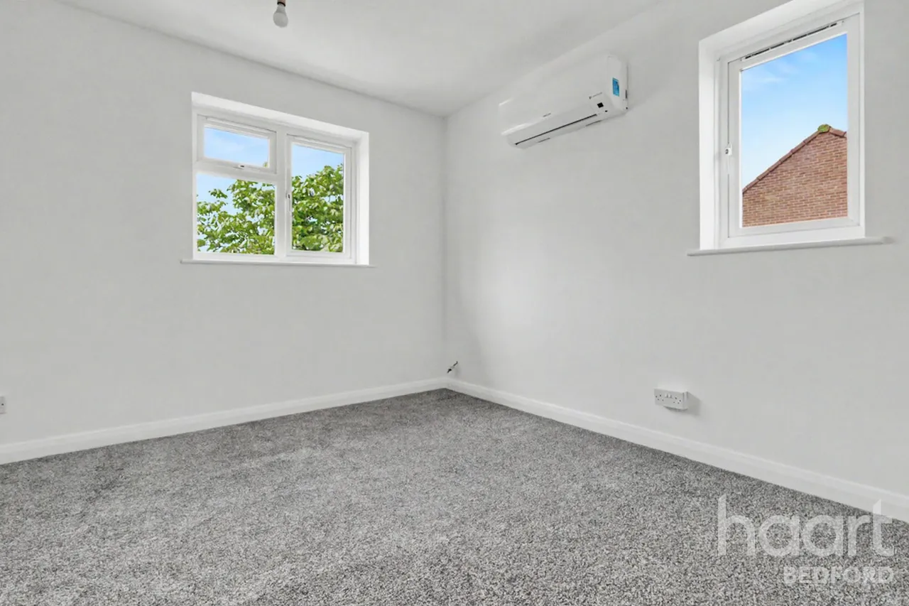 Honeysuckle Way, Bedford, MK41, photo 9