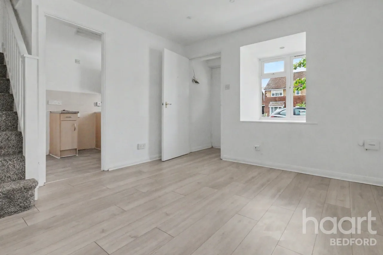 Honeysuckle Way, Bedford, MK41, photo 4