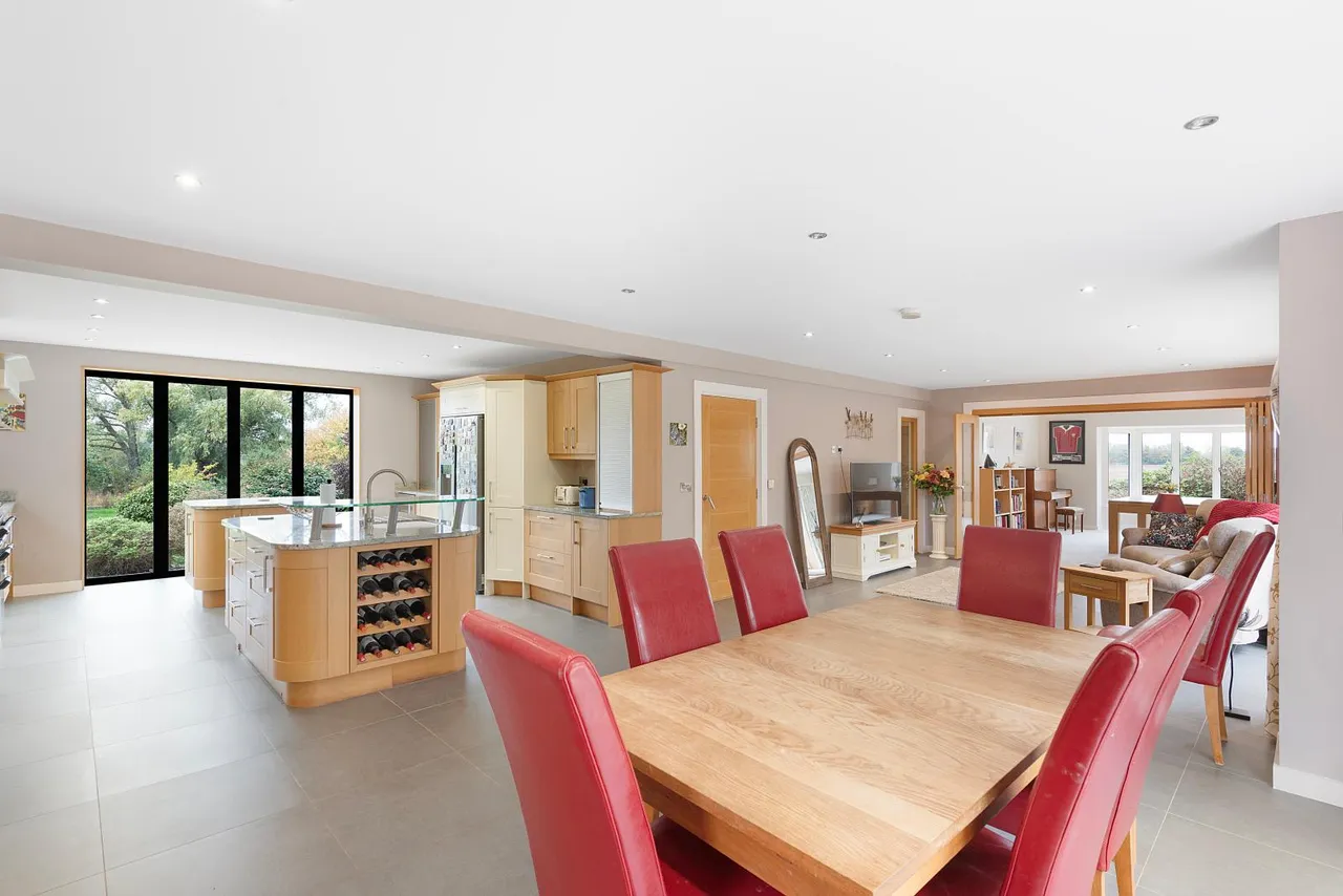 Kestrel Court, Needingworth, PE27, photo 3