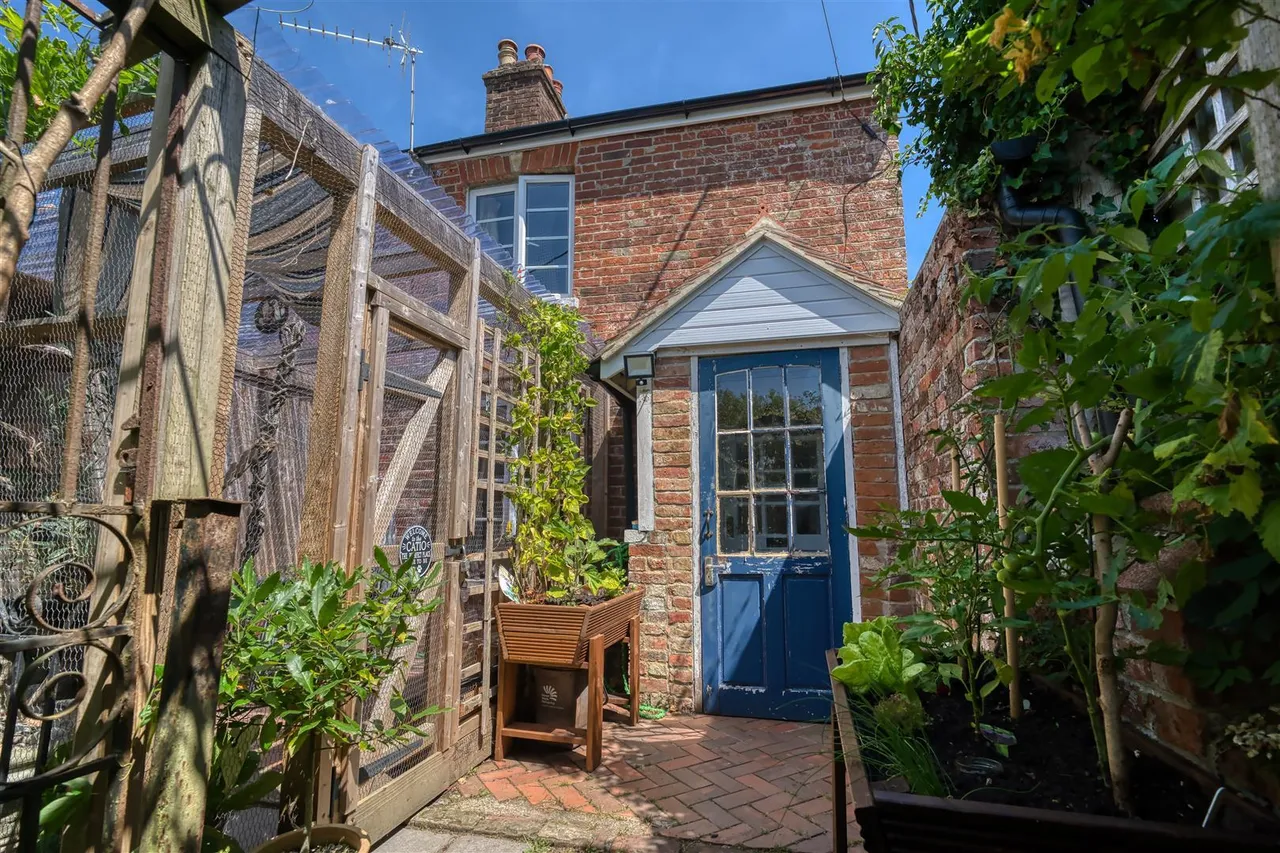 3 bed house for sale, Gold Hill, Child Okeford