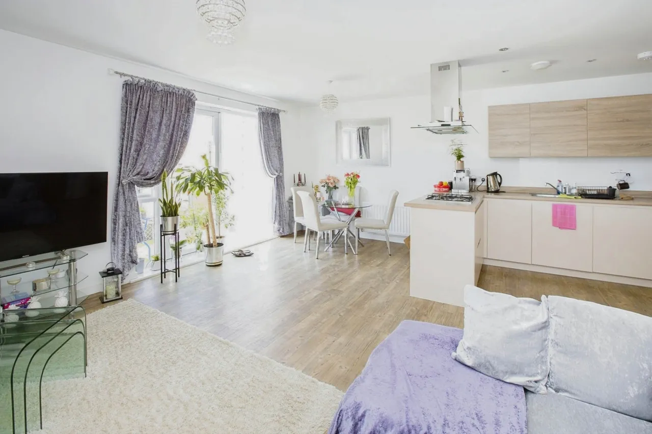 3 bed flat for sale, Handley Page Road, Barking, IG11