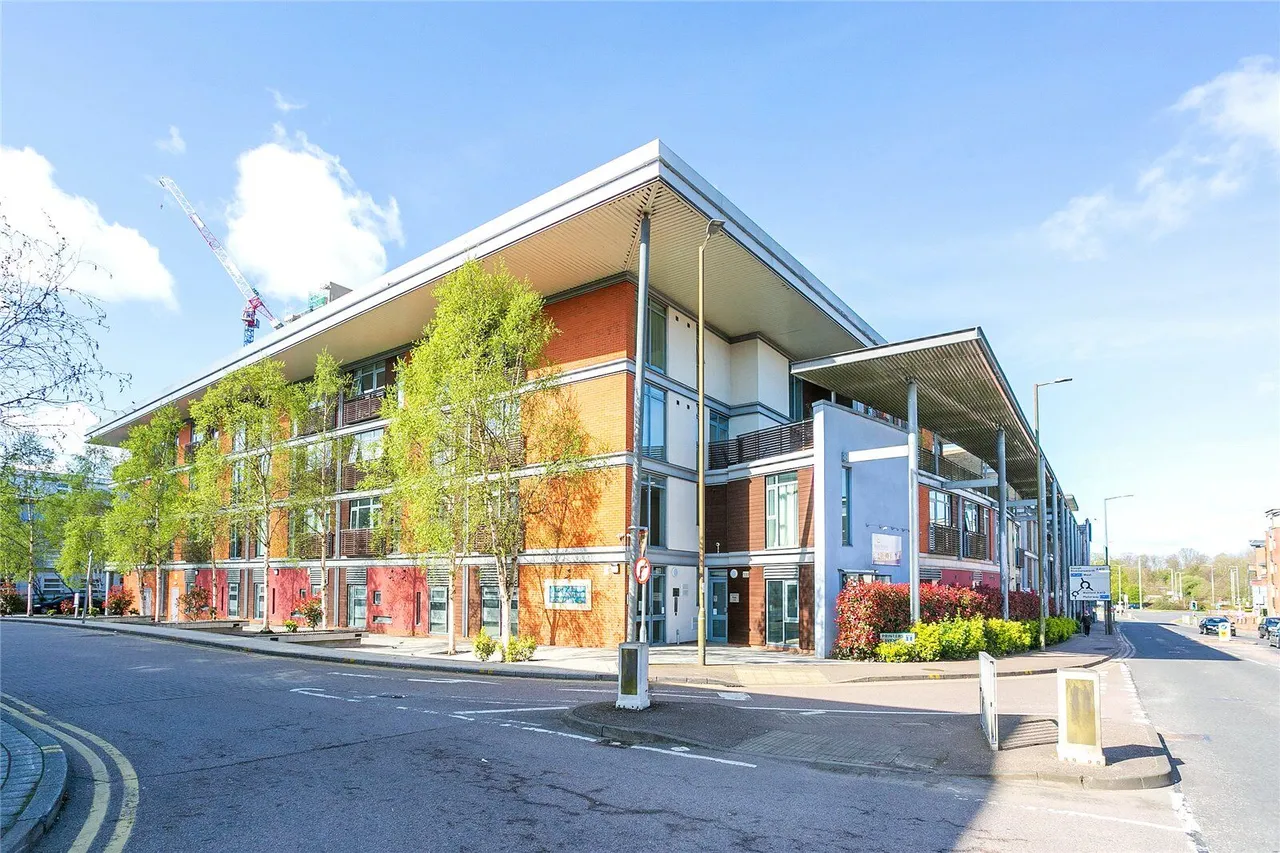 2 bed flat for sale — Flat 19, 533 Whippendell Road, Watford