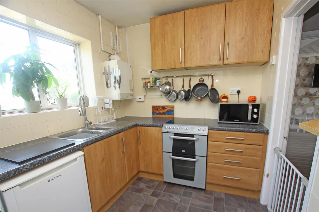 Larksfield Avenue, Bournemouth, photo 4