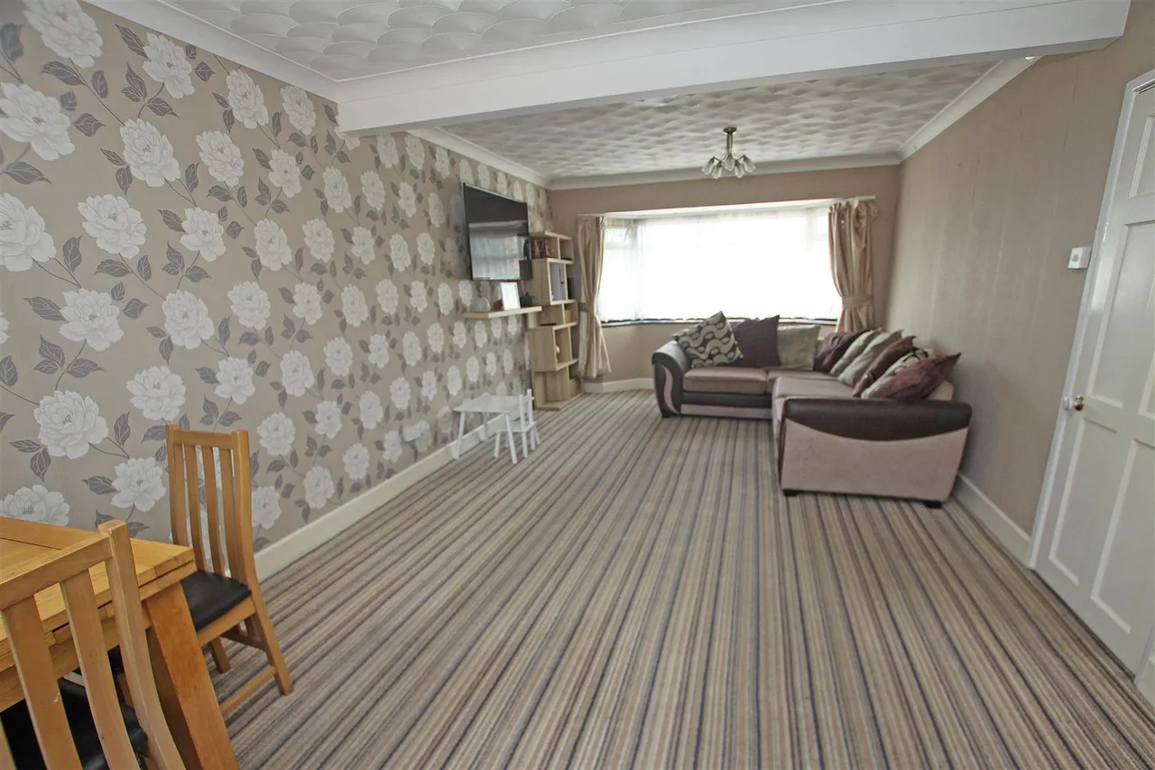 Larksfield Avenue, Bournemouth, photo 2
