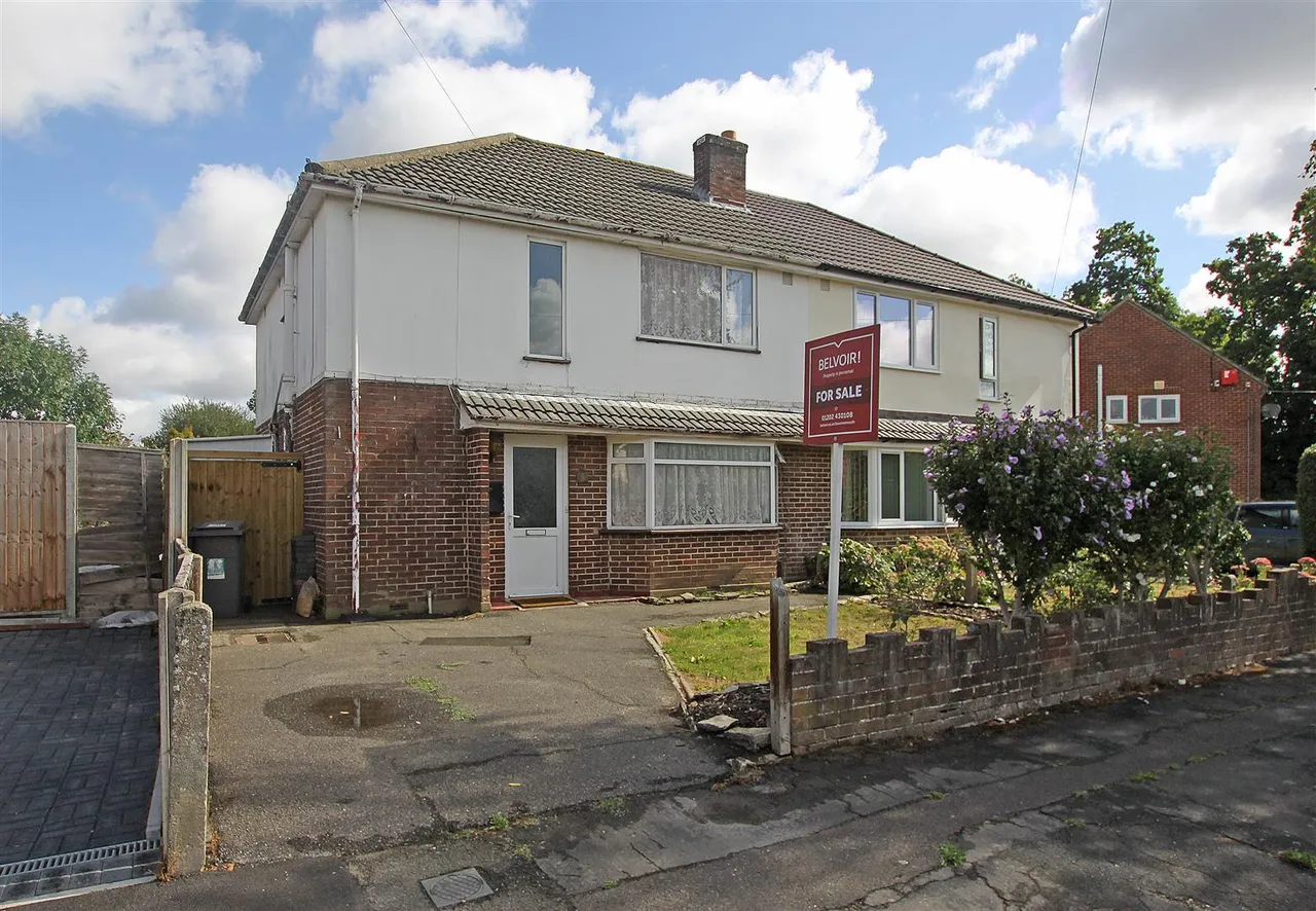 3 bed property for sale — Larksfield Avenue, Bournemouth