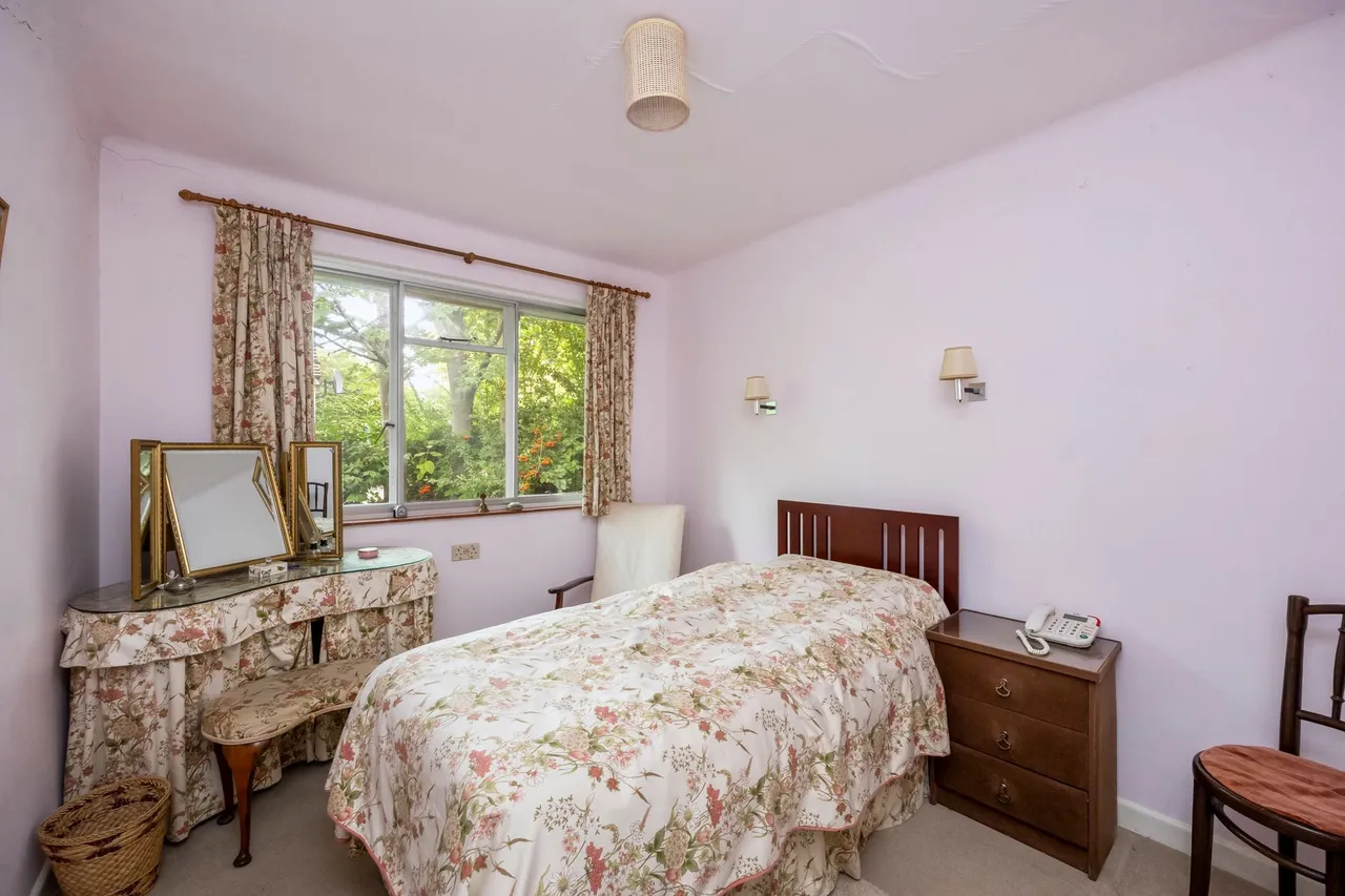Billingshurst Road, Broadbridge Heath, RH12, photo 14