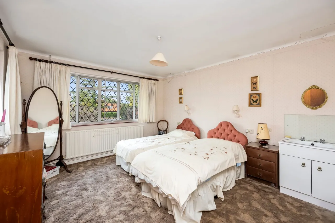 Billingshurst Road, Broadbridge Heath, RH12, photo 12